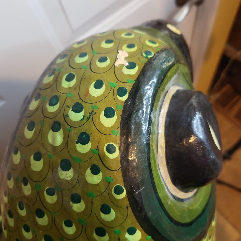 Extra Large Vintage Paper Mache Hand Painted Parrot 22" - Picture 8 of 14